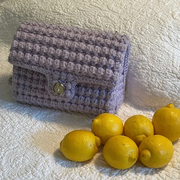 Ophelia Grey - Classica Lilac 💜
A handmade work of art
7 X 10 X 3 inches - Picture 1 of 7